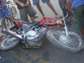 Acidente deixa 7 feridos. 3 crianças estavam em moto sem capacete