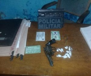 Homem é preso em flagrante em São João do Arraial com drogas e arma de fogo