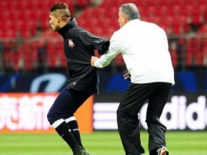 Tite vira jogador do Al Ahly no último treino do Corinthians antes da estreia