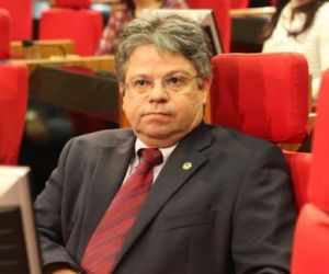 CCJ com participação do deputado Gustavo Neiva se reúne e aprova projetos