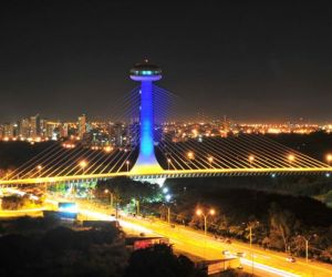 Ação de vândalos deixa Ponte Estaiada sem iluminação