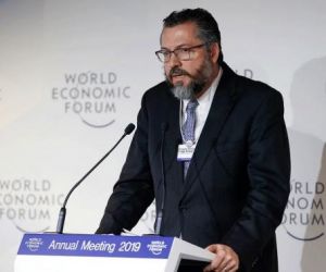 Nas redes, Ernesto mina trabalho de novo chanceler e tenta manter influência ideológica no Itamaraty