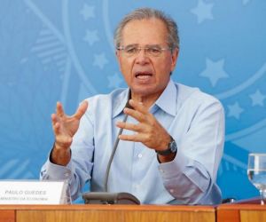 Guedes acata ordem de Bolsonaro por risco de greve, e equipe quer evitar guinada antiliberal