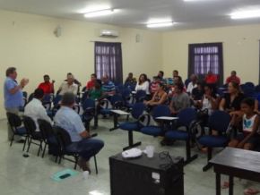 Avelino Neiva participa de reunião com líderes comunitários de Floriano