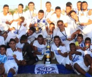 Wellington brilha, faz três e guia título do Comercial-PI no Piauiense Sub-19