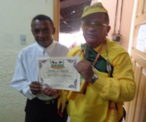 Repórter Amarelinho é homenageado com Certificado de Honra ao Mérito