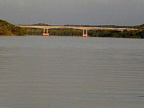 Baixo nível do rio Parnaíba gera falta d'água em Floriano