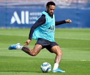 Jornal: Barça oferece R$ 170 milhões por Neymar; representantes deixam reunião em silêncio