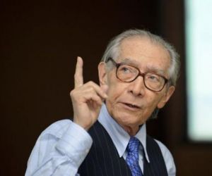 Corpo do ex-ministro Reis Velloso é sepultado hoje