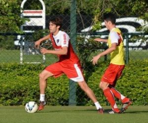 Kaká se concentra no clássico para superar Corinthians e os números