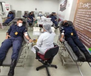 Guardas municipais de Teresina doam sangue em ação voluntária devido a baixo estoque no Hemopi