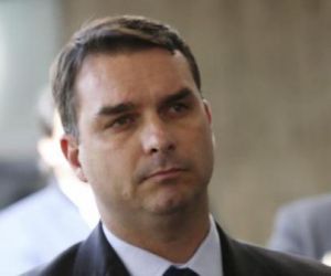Flávio pede fim de apuração e diz que "confiou demais" em Queiroz