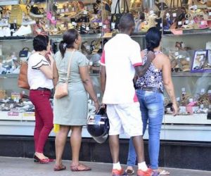 Comércio funciona em horário especial em Floriano na véspera do Dia das Mães