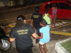 PM prende dois homens consumindo bebida alcoólica em companhia de menores em Floriano