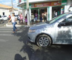 Reportagem flagra desrespeito a pedestres no trânsito de Floriano
