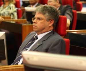 Gustavo Neiva quer informações sobre atraso de recursos da Saúde