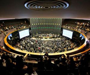 Janela partidária mexe com 15% dos deputados da Câmara
