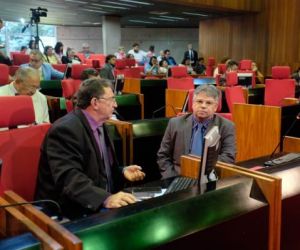 Deputados reivindicam diversas pautas nos dois minutos