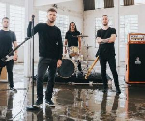 Banda Ego Kill Talent concilia peso e melodia no álbum The dance between extremes