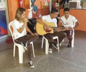 Escola Pequeno Príncipe comemora Dia do Estudante com música e animação