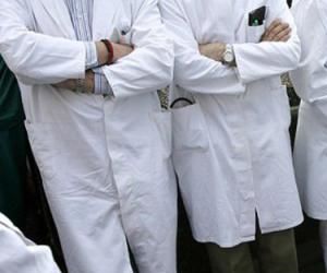 Médicos do Estado paralisam atendimento e consultas são remarcadas