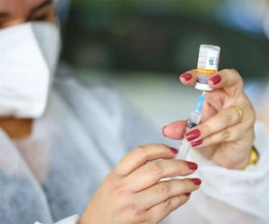 Ministério admite necessidade de 3ª dose e Estados já planejam reforço em idosos