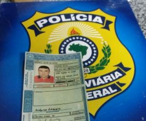 PRF prende condutor com CNH falsa em Floriano