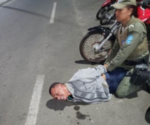 Suspeito de assalto chora e se desespera ao ser preso