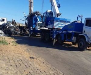 Caminhão tomba e interdita trecho da BR-316 na Zona Sul de Teresina