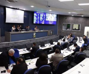 Por 13 a 7, vereadores rejeitam lei que proíbe multas durante a madrugada em Teresina