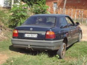 Polícia Militar de Floriano encontra veículo roubado escondido em matagal