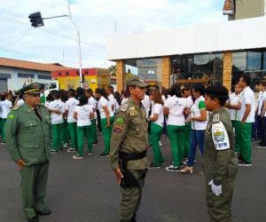 Comandante da PM de Floriano prestigia aniversário do Ginásio Primeiro de Maio