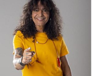 Luiz Caldas adiciona sucessos de Claudio Nucci, Gal Costa e KLB ao álbum "Playlist brasileira 1"