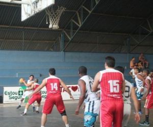 Itacor atropela Parnaíba, evita terceiro jogo e aguarda rival