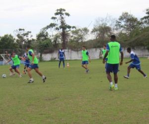 Próximo da estreia, Diá testa nova formação em treino coletivo no Altos