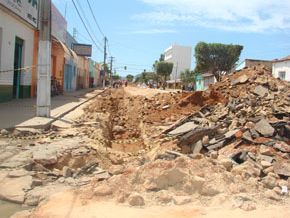 População reivindica e prefeitura exige redução de transtornos nas obras do esgotamento