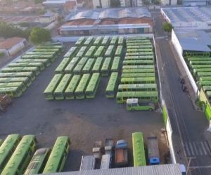 Motoristas e cobradores de ônibus interditam Ponte JK no 5º dia de greve em Teresina