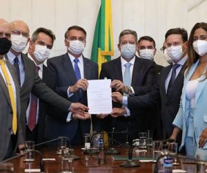 Bolsonaro entrega ao Congresso MP do novo Bolsa Família