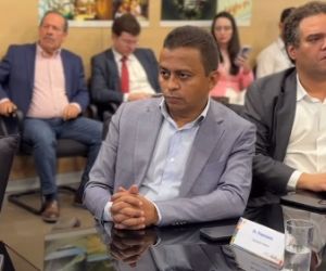Dr. Francisco Costa participa da assinatura da ordem de serviço para a Barragem Nova Algodões