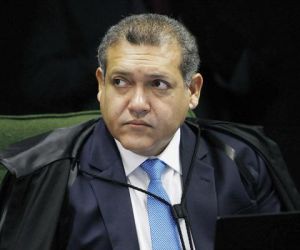 Ministro Kassio Nunes libera cultos e missas no país, em meio a medidas restritivas da Covid