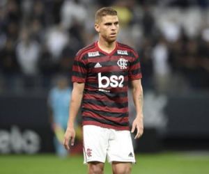 Flamengo afasta Cuéllar após volante pedir para não jogar
