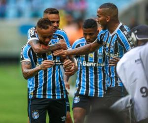 Grêmio goleia o Avenida, antecipa a classificação e fatura a Recopa Gaúcha