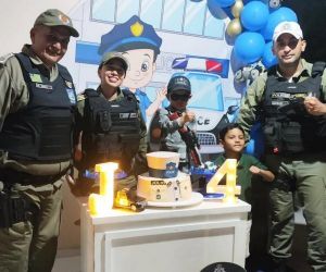 Policiais do 3º BPM celebram aniversário de pequeno admirador da PMPI