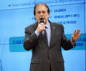 Polícia Federal indicia Bivar e três candidatas laranjas do PSL