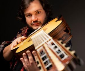 Yamandu Costa cruza sons do Brasil, Argentina e Portugal no álbum Caminantes