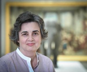 Laurence des Cars será primeira mulher a dirigir Museu do Louvre