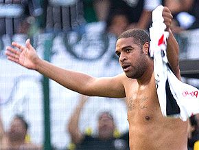 Intermediário leva proposta de R$ 10,8 mi dos Emirados para Adriano