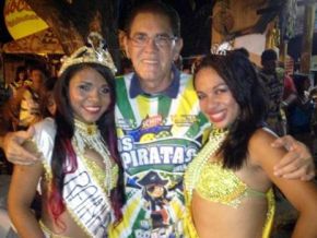 Oscar Procópio prestigiou desfile de Escolas de Samba de Floriano