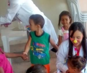 Profissionais Saúde atualizam caderneta de vacinação infantil
