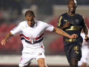 Em noite de Fabuloso, São Paulo atropela o Botafogo e cola no G-4